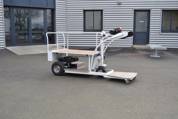 9DV0007 - Véhicule electrique pour preparation commande