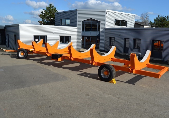 Transport De Pièces Lourdes Pour Le Mécanisme D'une Turbine Industrielle  Foreuse Sur Remorque Image stock - Image du construction, chargement:  216156981