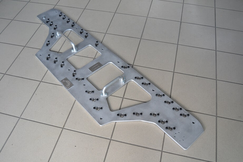 3STJ0005 - Outillage découpé au jet d'eau